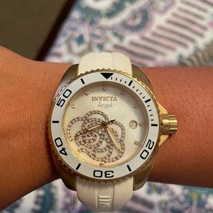 Women watch invicta